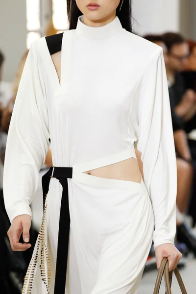 Look 16